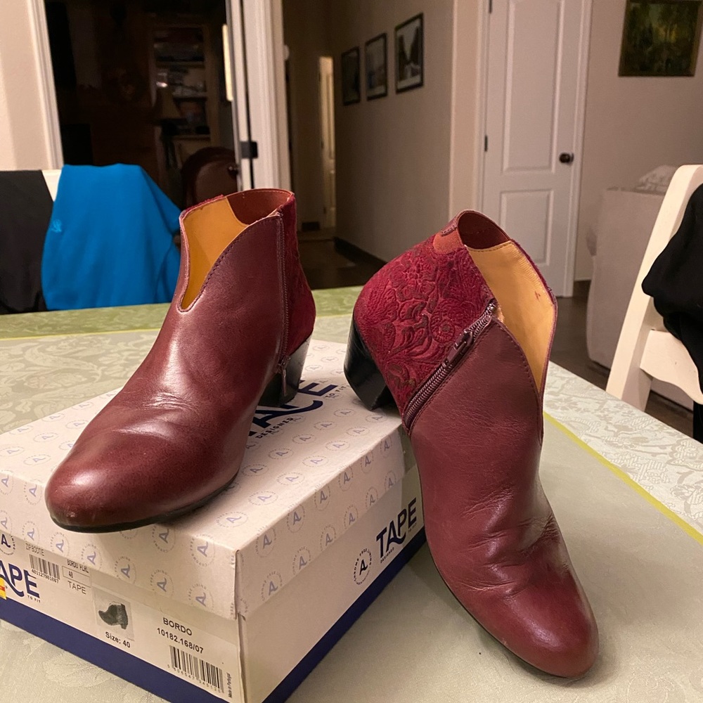 Beautifully crafted size 40 burgundy boots by Tape.